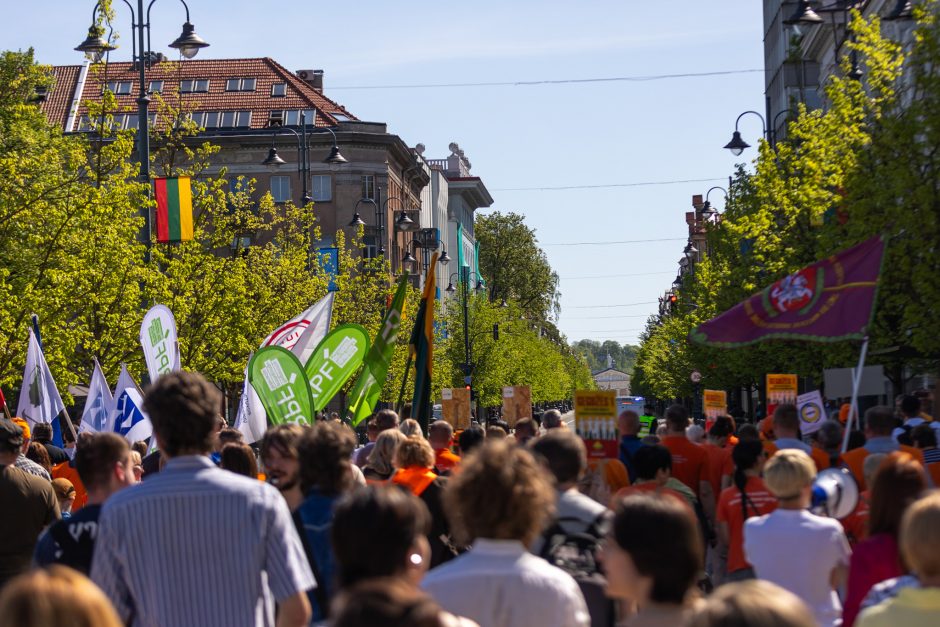 Profsąjungų atstovai surengė eitynes ir mitingą: „Atriškit rankas ginti savo teises“