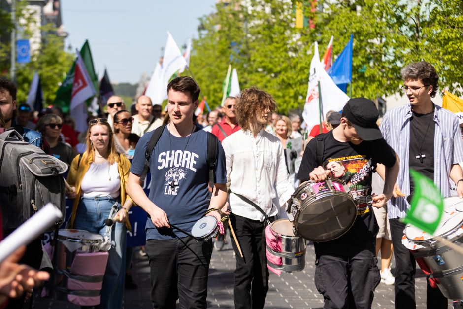 Profsąjungų atstovai surengė eitynes ir mitingą: „Atriškit rankas ginti savo teises“