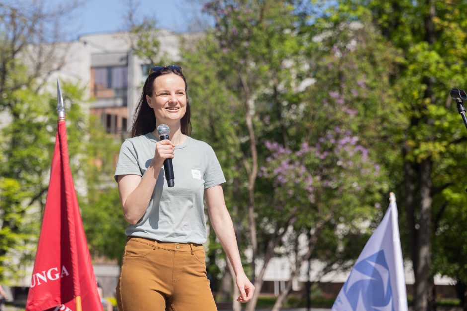 Profsąjungų atstovai surengė eitynes ir mitingą: „Atriškit rankas ginti savo teises“