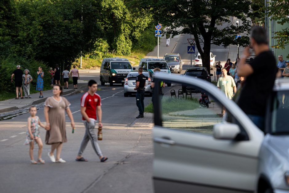 Sostinės Panevėžio gatvėje užsiliepsnojo namas