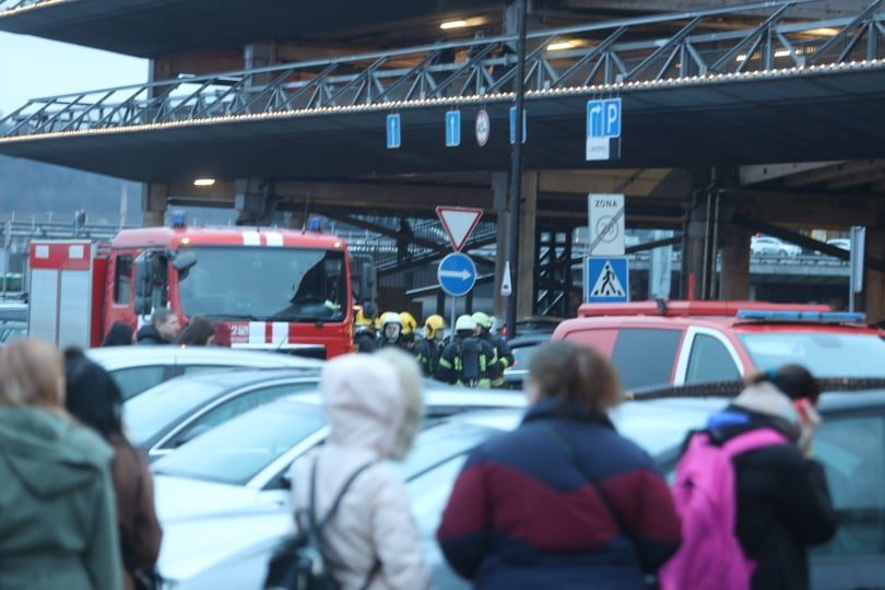 Aliarmas Kauno „Akropolyje“: restorano virtuvėje kilo gaisras, evakuoti žmonės