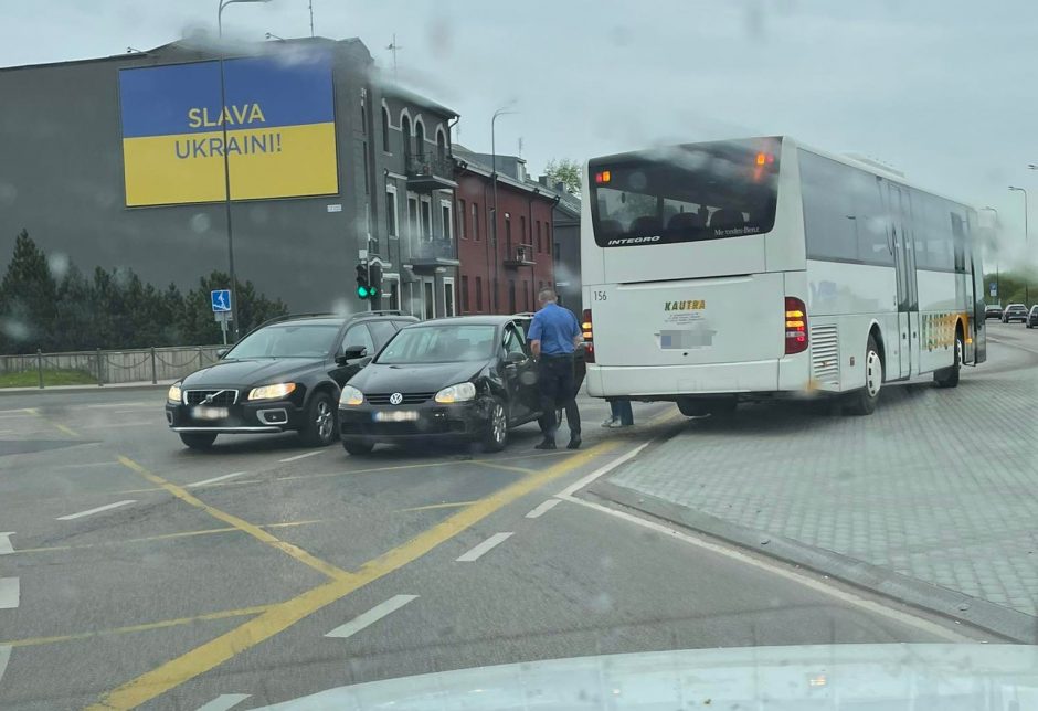 Įvertino autobuso ir „Volkswagen“ avariją miesto centre: gal laikas pasikartot KET?