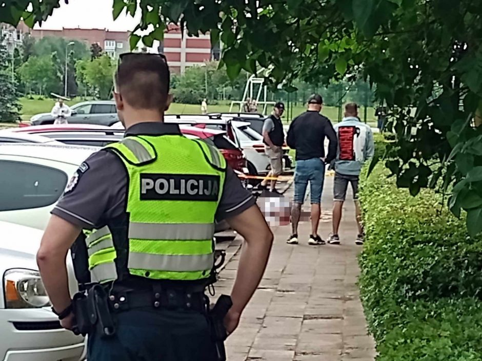 Brutalus nužudymas Klaipėdos daugiabučio kieme: gyventojai girdėjo mažiausiai penkis šūvius