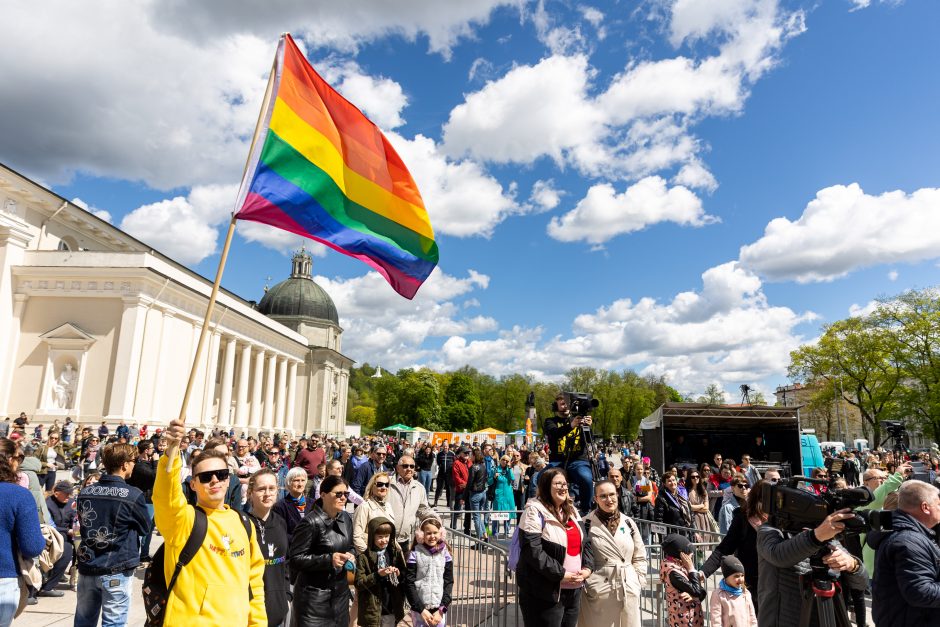 Keli šimtai žmonių Vilniuje susirinko pareikšti, kad visos šeimos svarbios