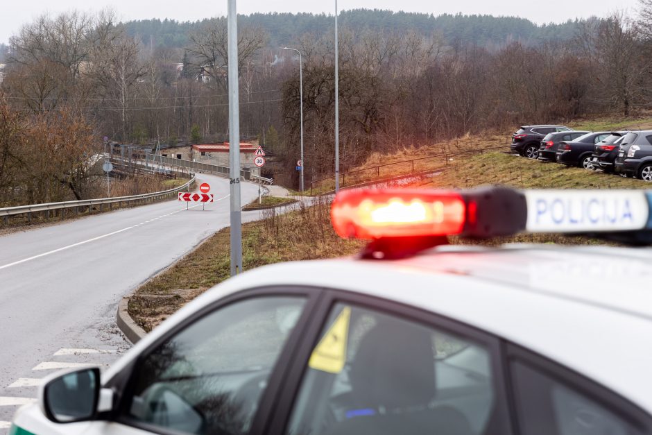 Vilniuje, Lentvario gatvėje, kilusi vandentiekio avarija sutvarkyta, eismas atnaujintas