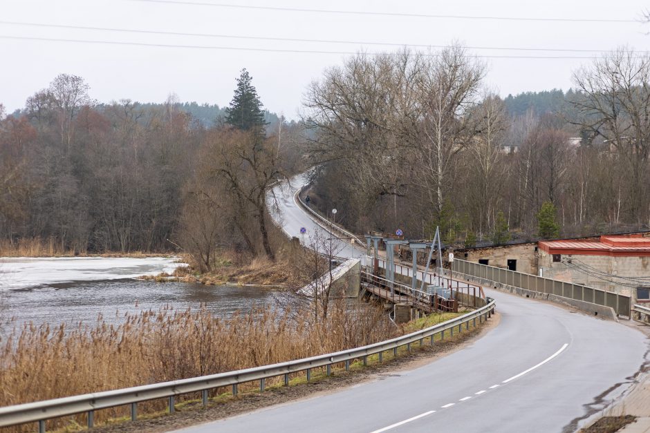 Vilniuje, Lentvario gatvėje, kilusi vandentiekio avarija sutvarkyta, eismas atnaujintas