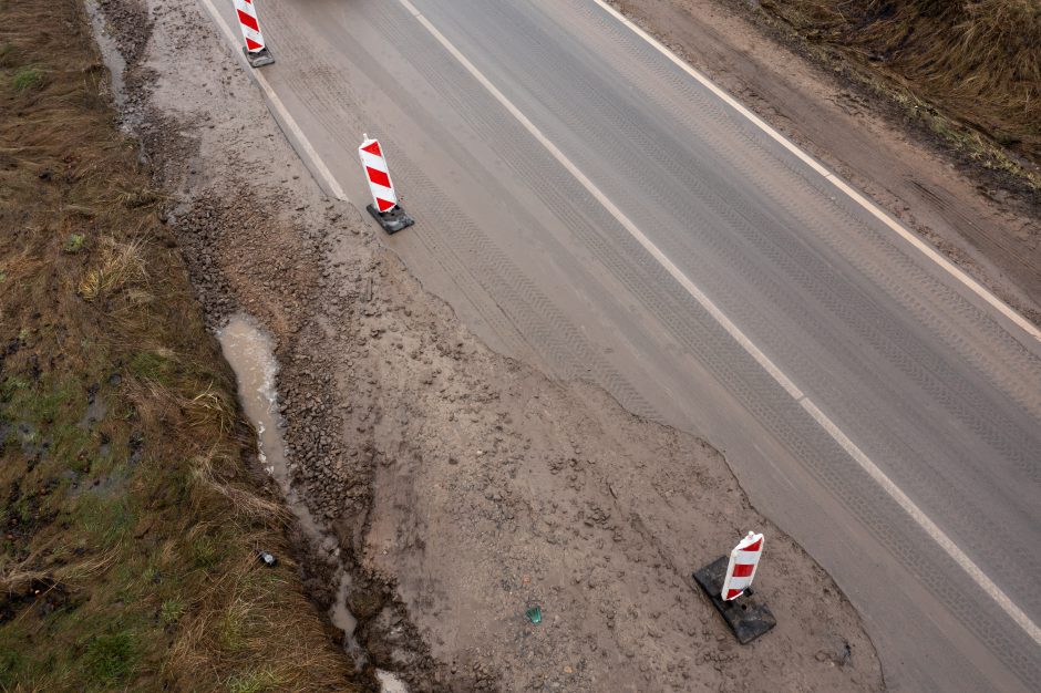 Vilniuje, Lentvario gatvėje, kilusi vandentiekio avarija sutvarkyta, eismas atnaujintas