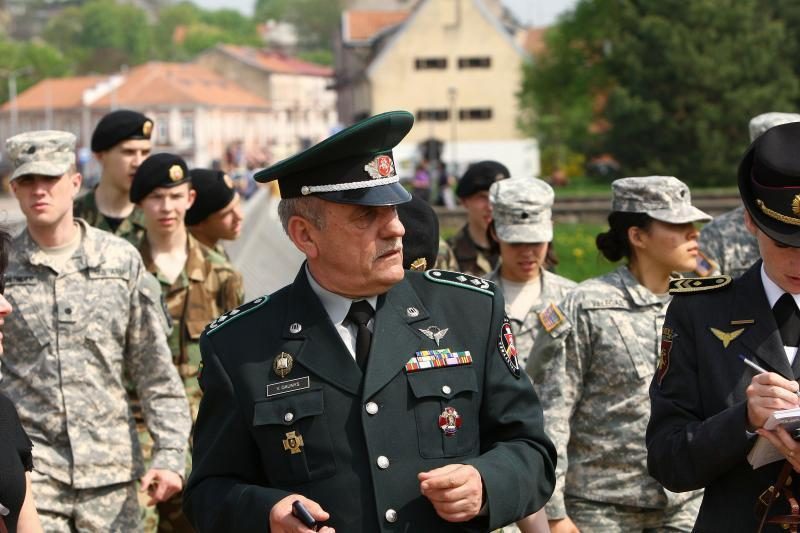 Generolo P. Plechavičiaus licėjaus vadovui – įtarimai dėl piktnaudžiavimo 