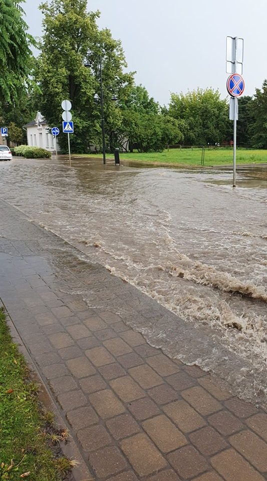 Po karščio bangos Mažeikius skalbė dešimtmečio liūtis 