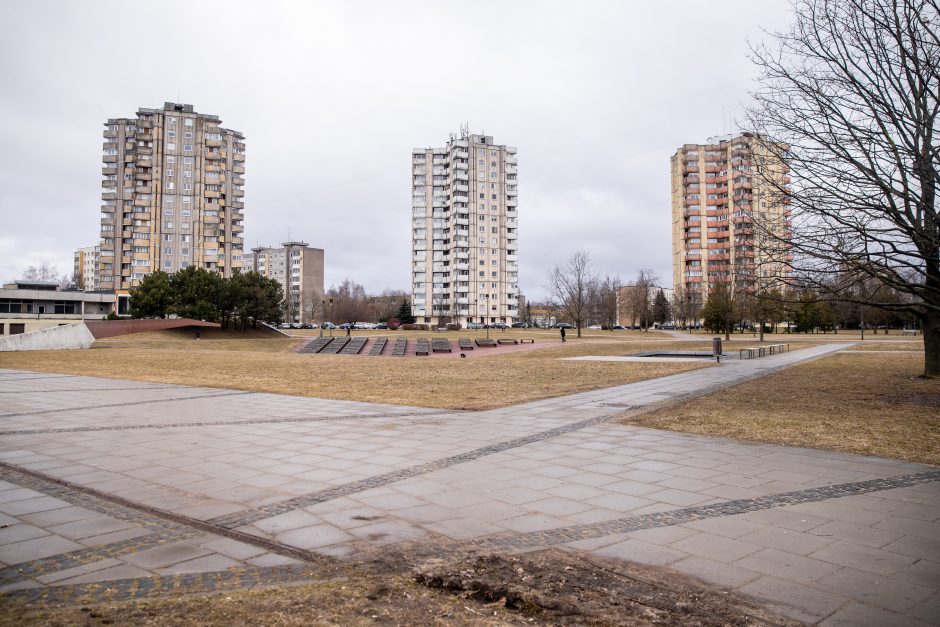 Išniekintas paminklas Kaune: dažais užrašytas necenzūrinis žodis