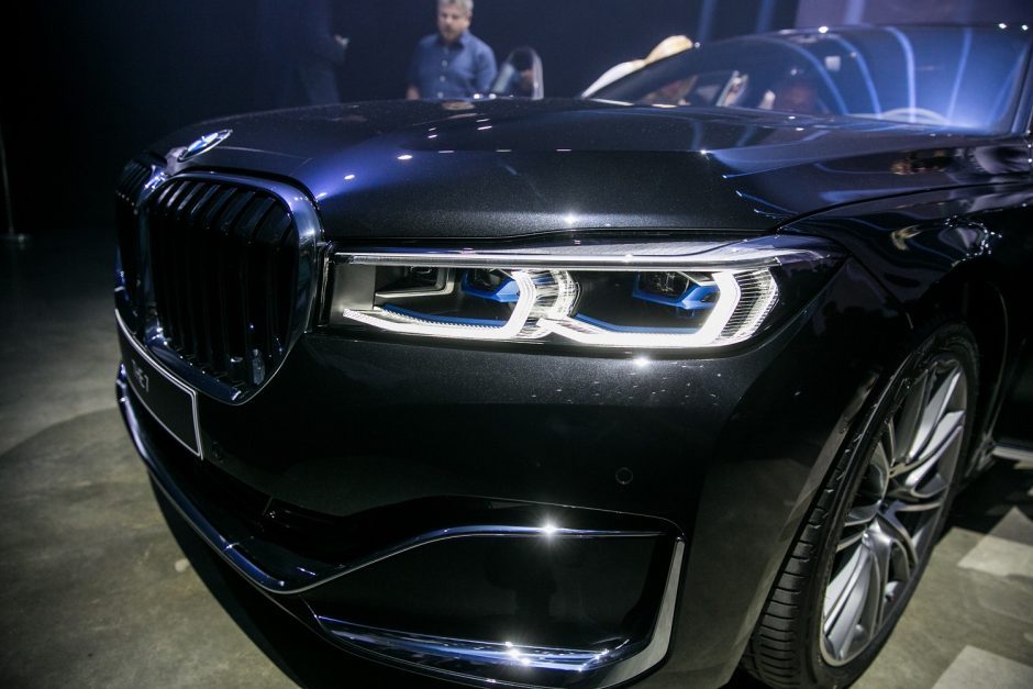 Kaune iš daugiabučio kiemo pavogtas 30 tūkst. eurų vertės BMW