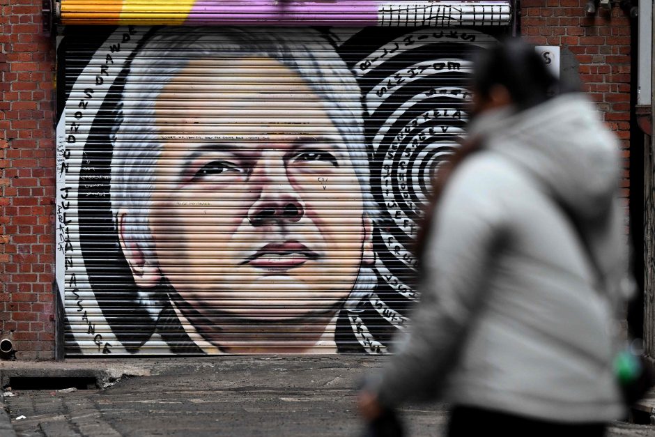 J. Assange'o advokatės patraukė į teismą JAV žvalgybą, kaltindamos ją šnipinėjimu