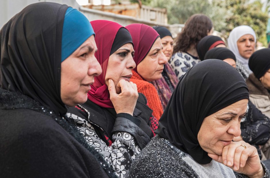 Stambule žuvusios arabės laidotuvėse – tūkstančiai žmonių