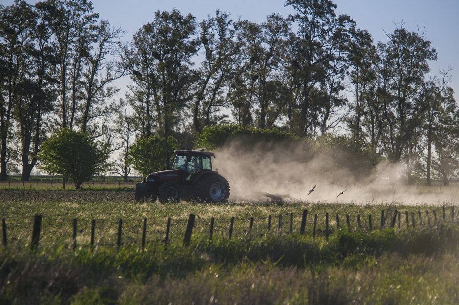 Kauno apylinkėse siaučia vagys: nuo traktorių nugvelbtos antenos padarė tūkstantinį nuostolį