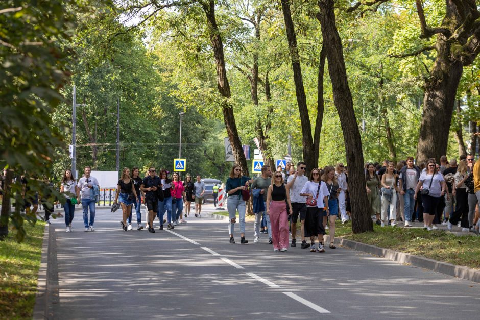 Metų renginys: E. Sheerano koncerte – margaspalvė minia