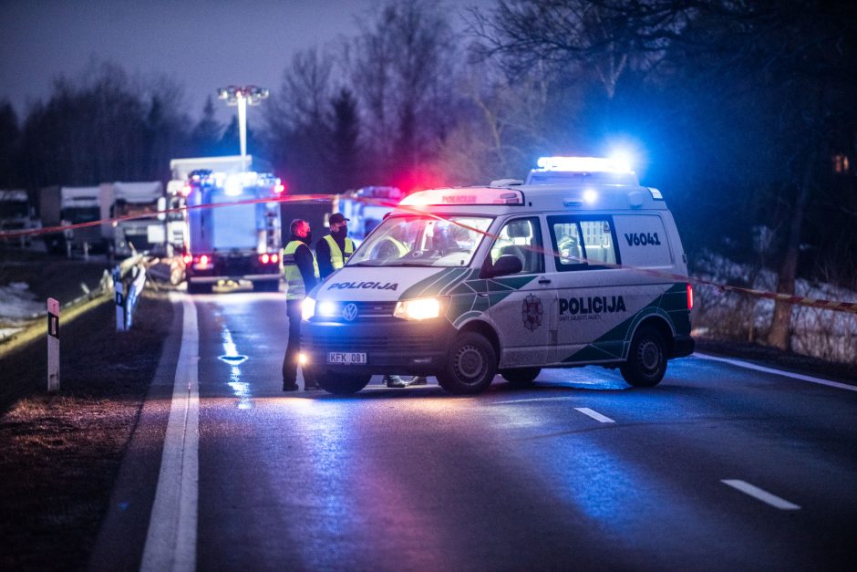 Kaktomuša Vilniaus rajone: nukentėjo abu vairuotojai, vienas gydomas ligoninėje