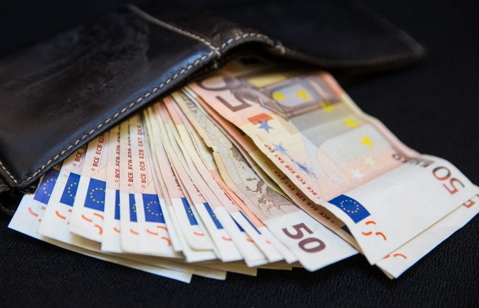 Seimas: nuo lapkričio sandoriai grynaisiais – iki 5 tūkst. eurų, bus išimčių 