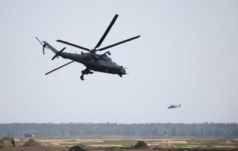 Stebėtojai: Lenkijos ir Baltarusijos sieną tikrai kirto sraigtasparnis, bet neaišku, kieno