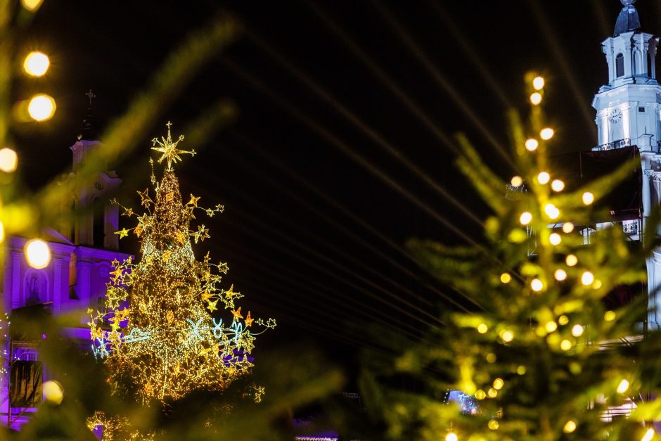 Kaunas valandai užgesins Kalėdų eglę ir šventinį apšvietimą: solidarizuosis su Ukraina