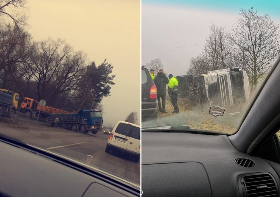 Nelaimingas rytas: du sunkvežimiai nulėkė nuo kelio