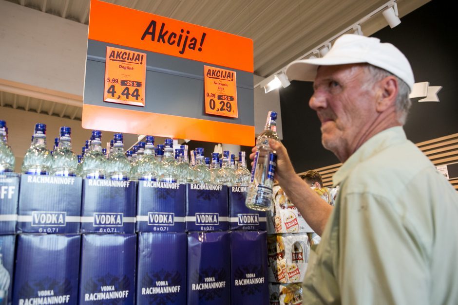 Prognozė: šiemet alkoholio Lietuvoje bus parduota dešimtadaliu mažiau