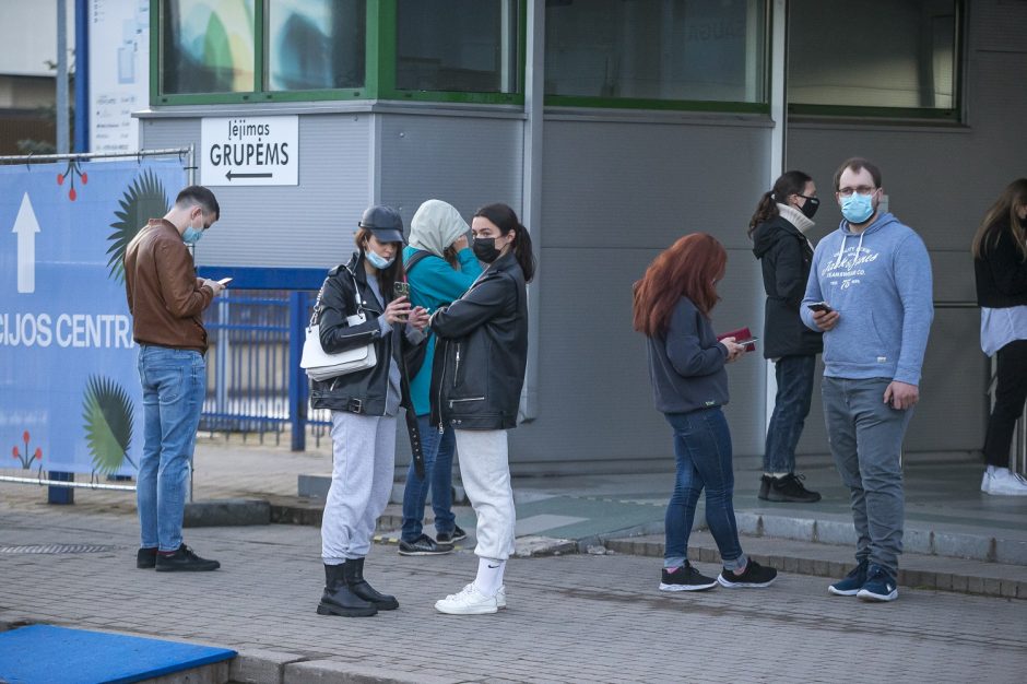 Suklastotų COVID-19 skiepų byloje – nuosprendis Centro poliklinikos darbuotojoms