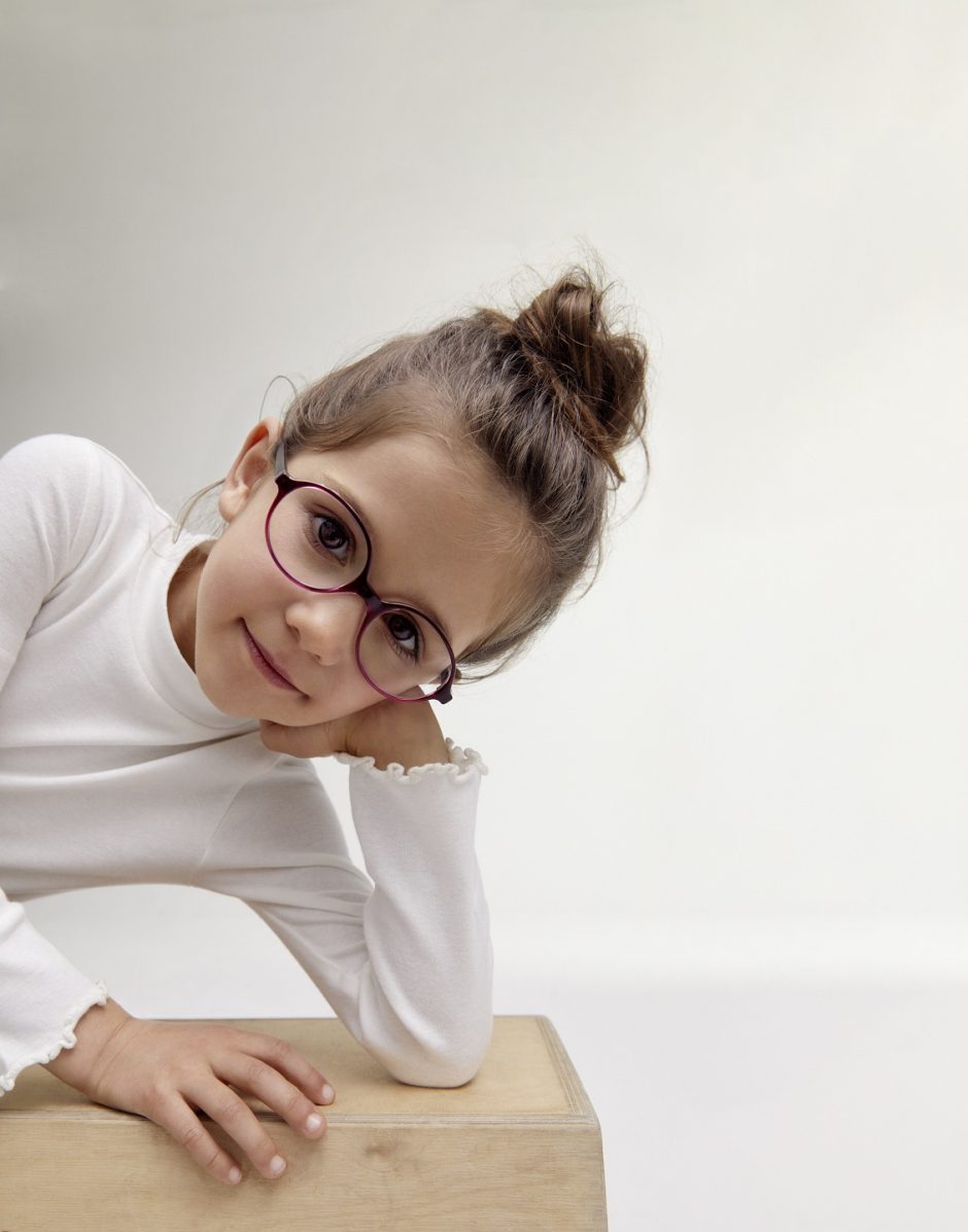 Patarimai tėvams: kaip išrinkti akinius vaikui, kad jis juos nešiotų
