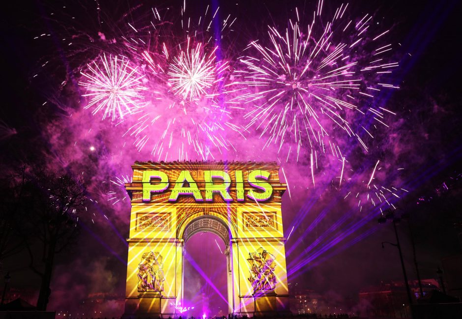 Nerimas dėl omikron plitimo: Paryžius atšaukia tradicinius Naujųjų metų fejerverkus