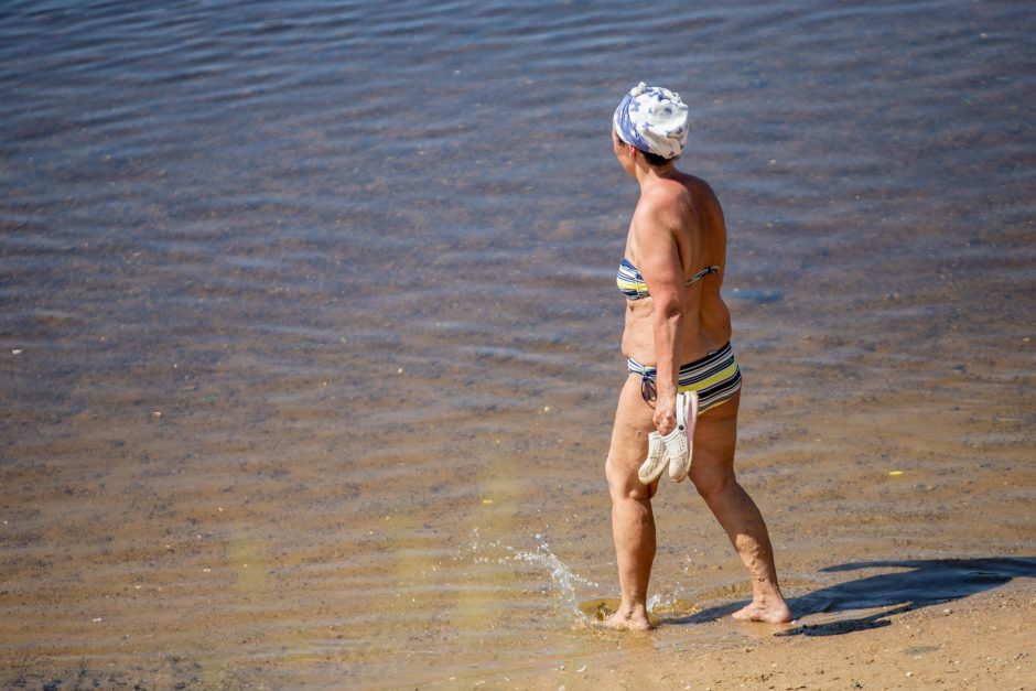 Poilsiautojams kliūva Panemunės paplūdimys – skundžiasi ne tik neveikiančiu dušu 