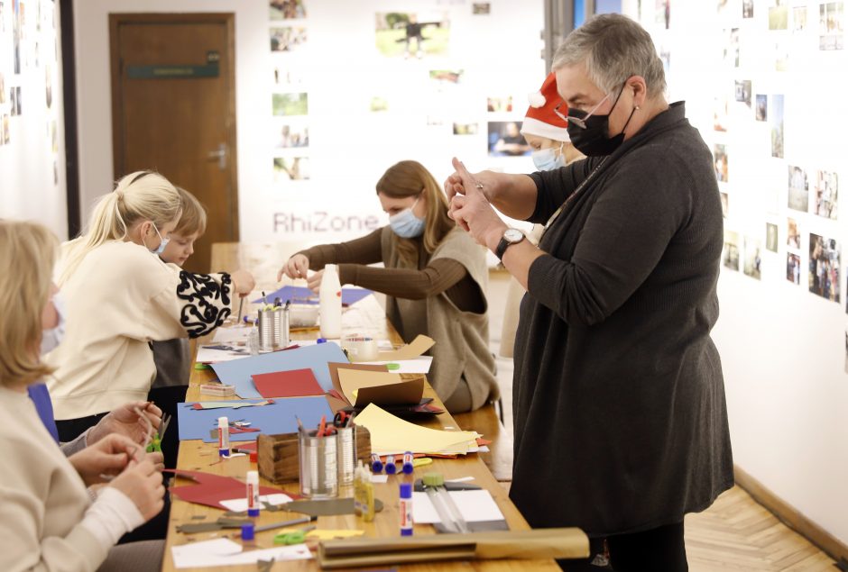 Iš Kauno paveikslų galerijos – su savo sukurtomis prakartėlėmis