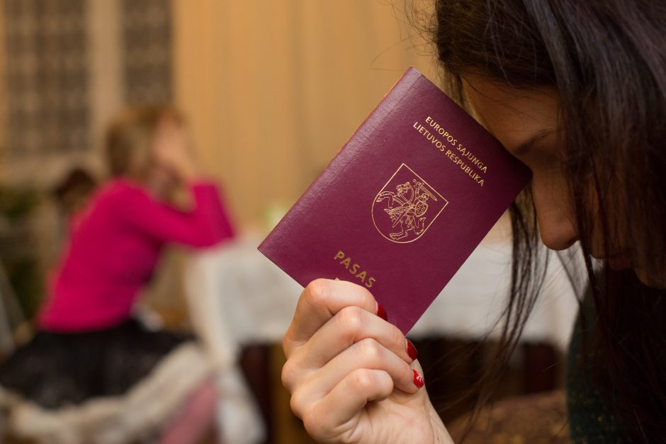 Vėl svarstomas pilietybės atėmimo klausimas: kur turėtų dėtis niekieno piliečiai?