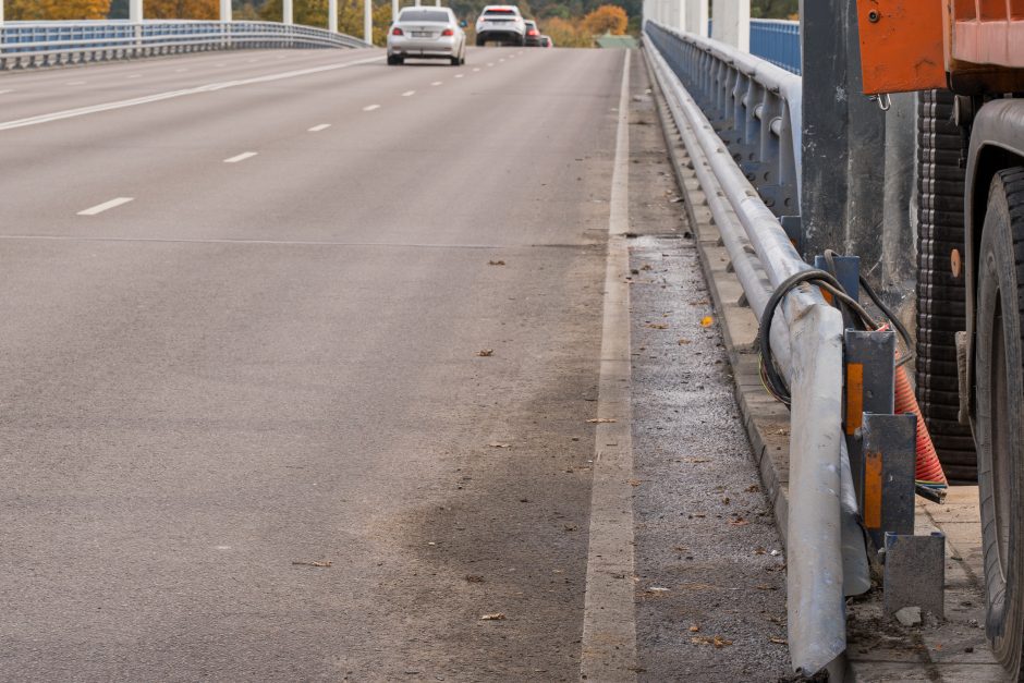 Sunkios Panemunės tiltą apgriovusios užsienietės pagirios: startavo prie vienos Šančių parduotuvės