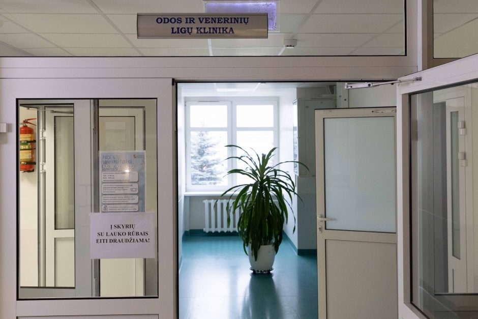 Signalai iš Kauno klinikų: medikai jaučiasi žeminami – kalba apie patyčias ir net grasinimus