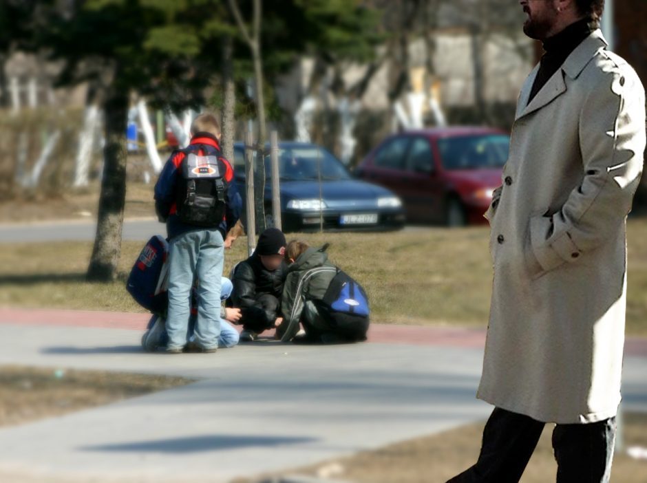 Šokas: pedofilas chemijos mokytojas tebedirbo katalikiškoje gimnazijoje