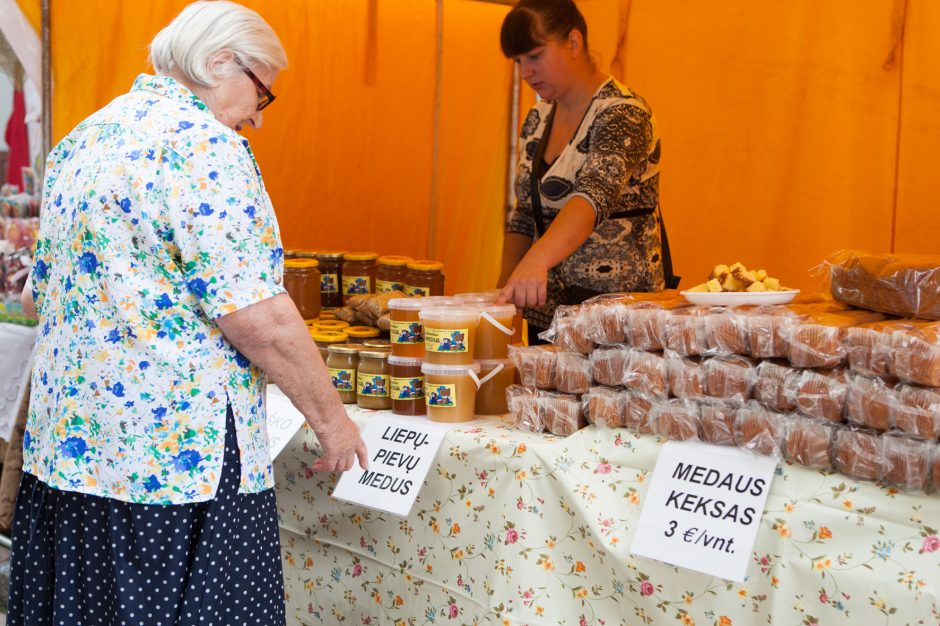 Senamiestyje pasklido rudens ir amatininkų gėrybės