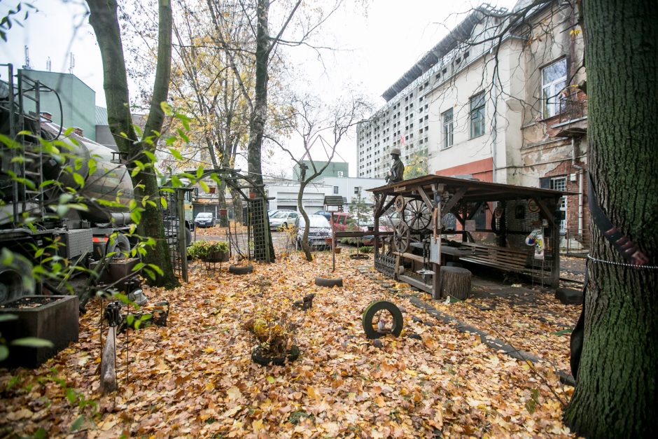 Skandalas: nušalintas su nacių simbolika siejamas Kauno vaiko teisių specialistas