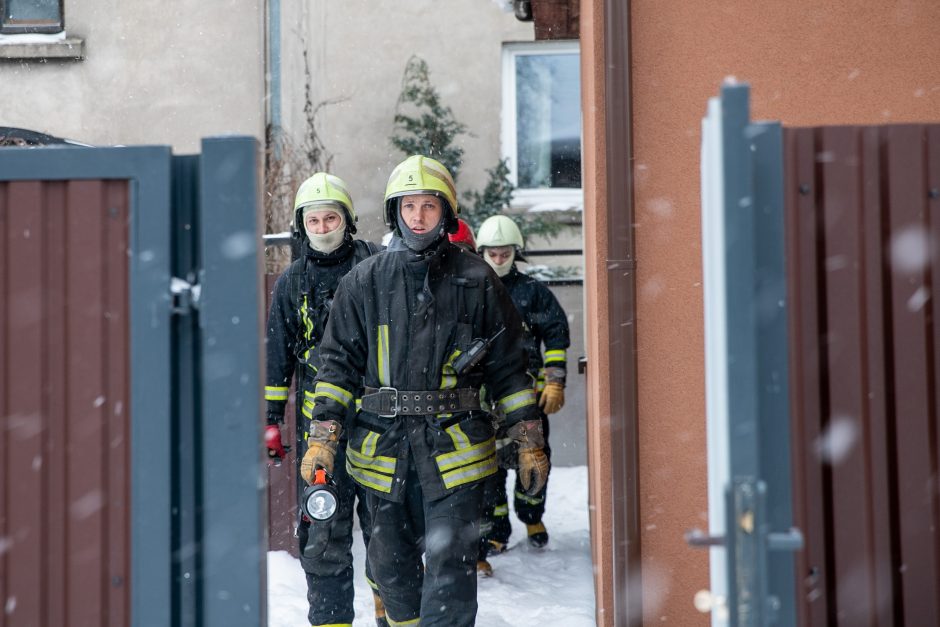 Sujudimas Vilijampolėje: atvykę ugniagesiai rado grėsmingą situaciją