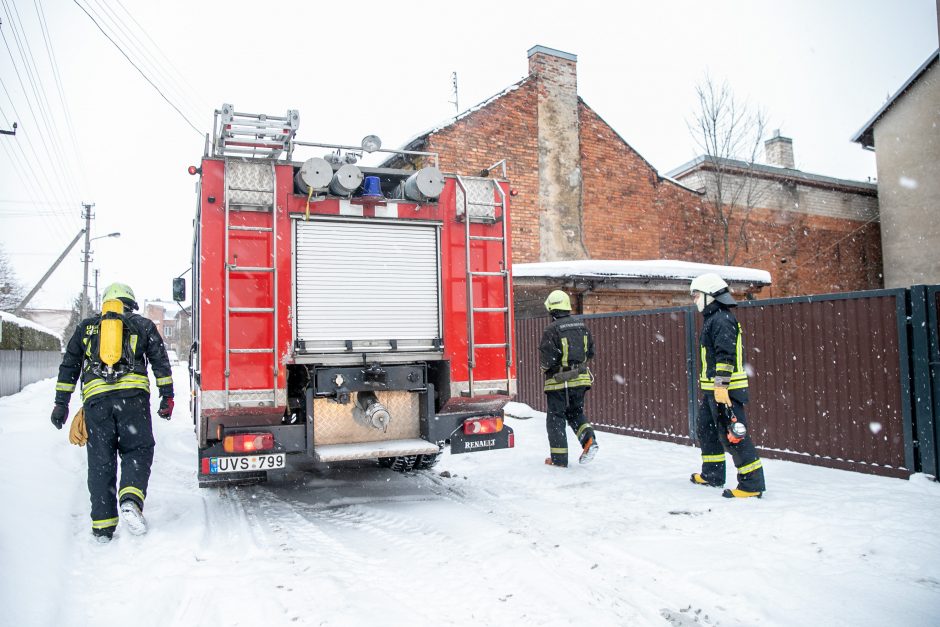 Sujudimas Vilijampolėje: atvykę ugniagesiai rado grėsmingą situaciją