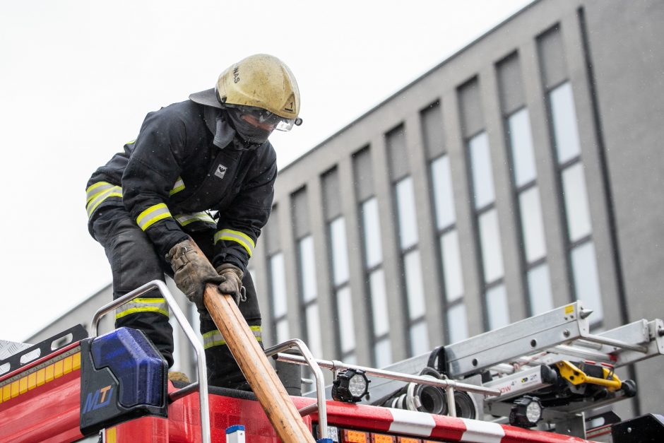 Neeilinis gaisras pačiame Kauno centre: ką užfiksavo vaizdo kameros