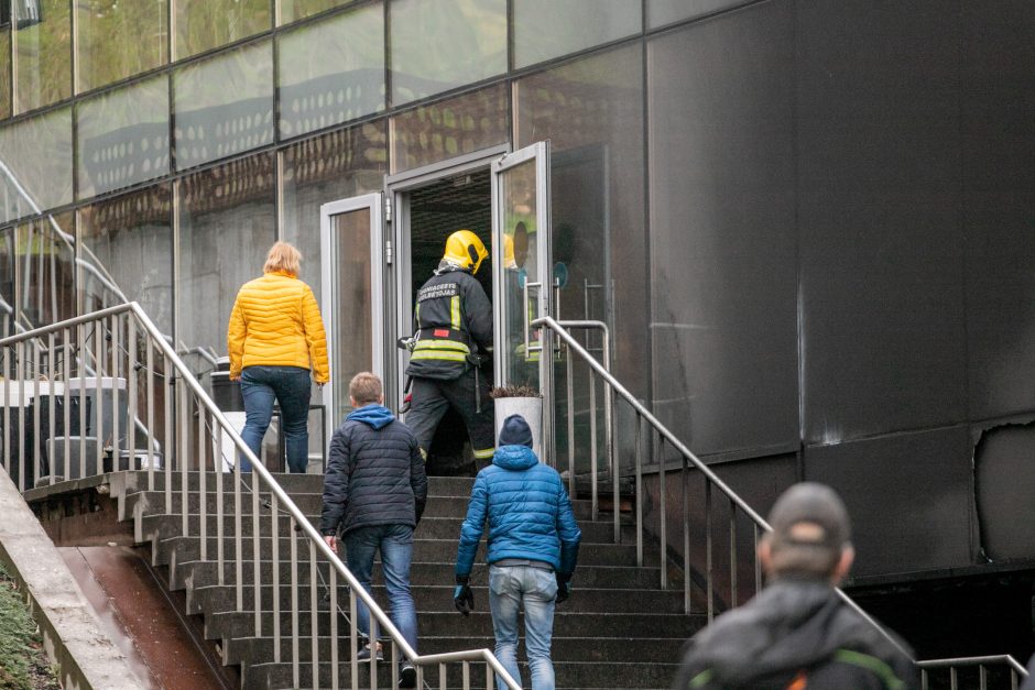 Neeilinis gaisras pačiame Kauno centre: ką užfiksavo vaizdo kameros