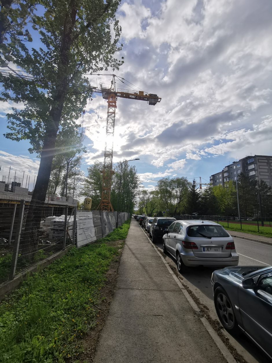 Vyras apie statybų kaimynystę: važinėti po kabančiais betoniniais blokais – itin nesmagi patirtis