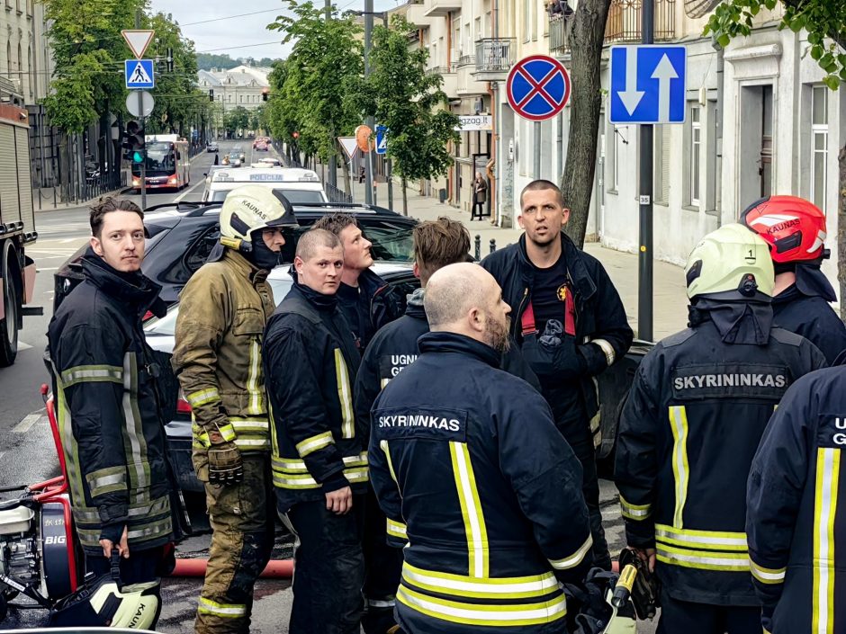 Specialųjų tarnybų aliarmas neeilinių pratybų fone: galimai karo išsigandusią senolę spėta išgelbėti