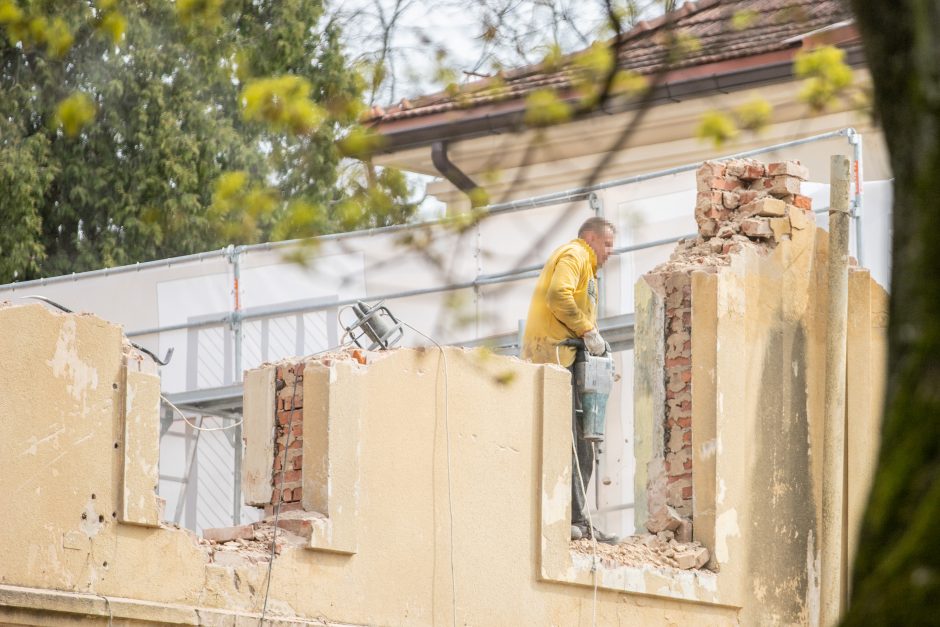 Suglumino vaizdas Kauno centre: ar paveldo vietovėje stovintis namas griaunamas teisėtai?