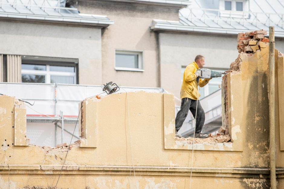 Suglumino vaizdas Kauno centre: ar paveldo vietovėje stovintis namas griaunamas teisėtai?