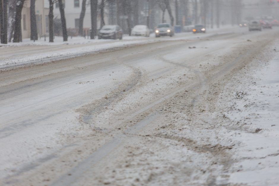 Žiema į Kauną sugrįžo dar tik viena koja: gatvėse – jau pavojinga, bet paramedikai ramūs