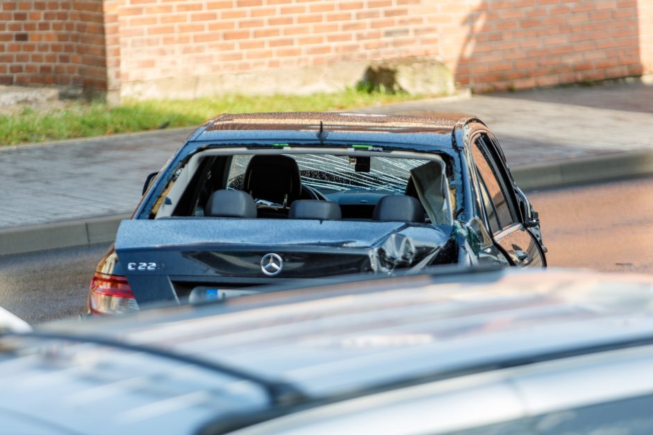 Avarijos Senamiestyje liudininkai: „Mercedes-Benz“ atskriejo dideliu greičiu