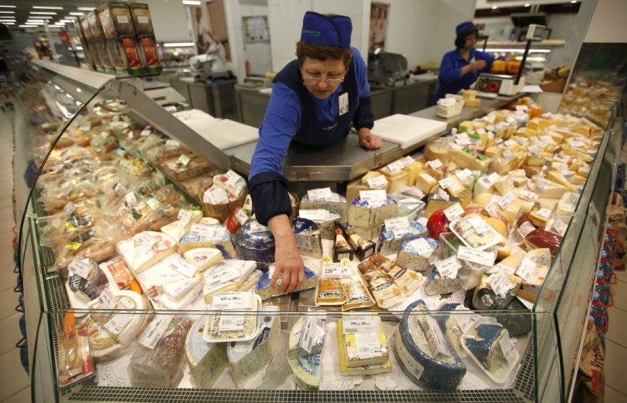 Rusijos gyventojai dėl karo jau veržiasi diržus: brangsta maisto produktai, labiausiai – cukrus