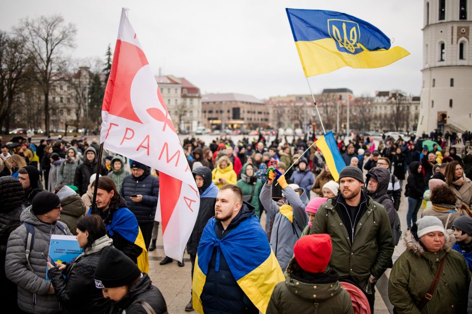 „Turime suvienyti jėgas“: Lietuvoje minimos antrosios Rusijos karo Ukrainoje metinės