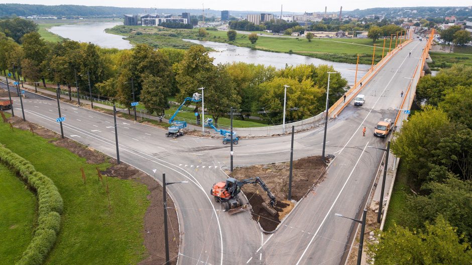 Pabaigtuvių nuotaikos: nuo rugsėjo 1-osios atnaujinamas eismas Pilies žiedu ir P. Vileišio tiltu