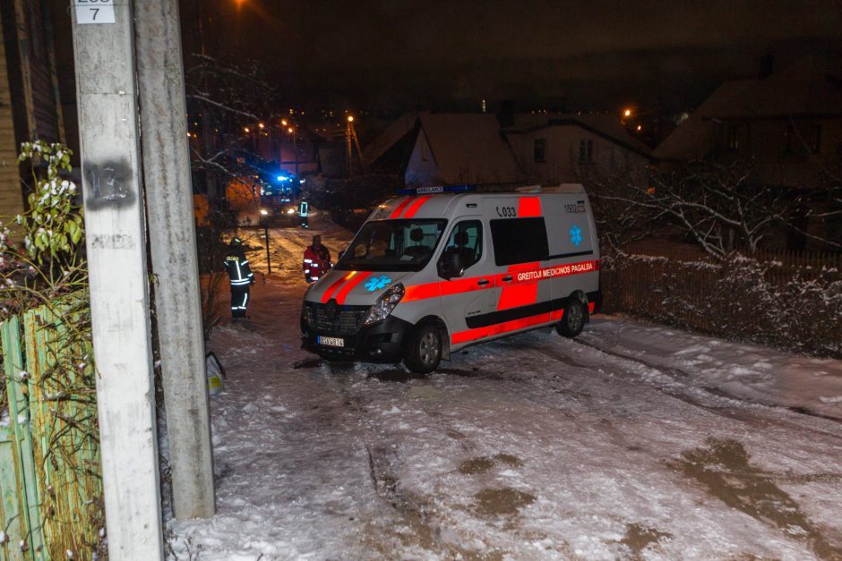 Neeilinis pakaunės ugniagesių budėjimas: gelbėtas katafalkas, greitosios medikai ir net kolegos